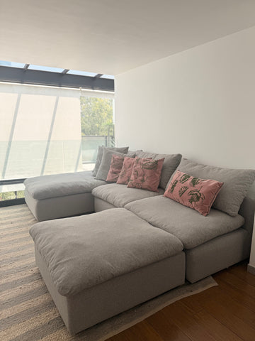 Sofa Gris Kiva 4 cuerpos + taburete separado