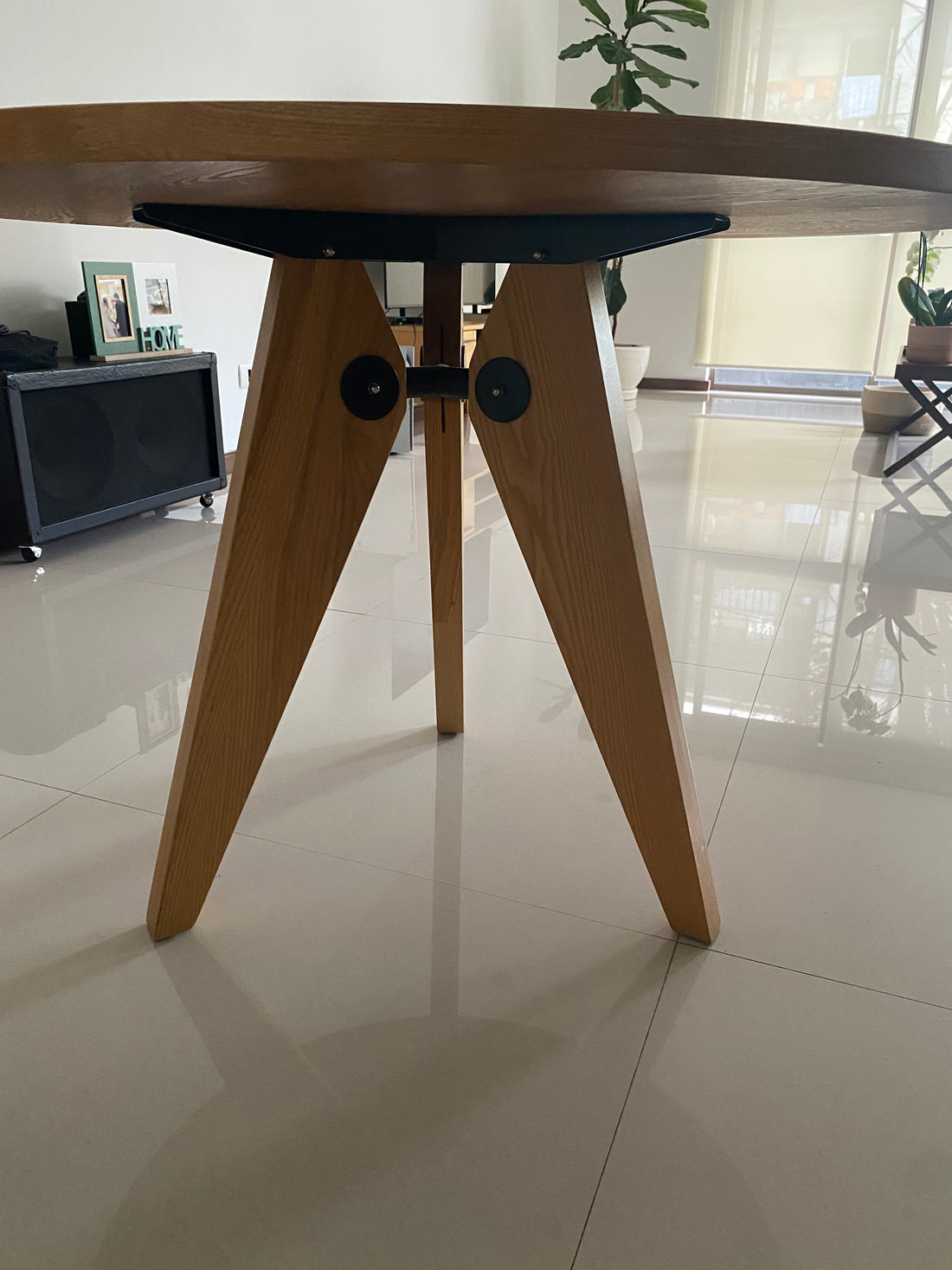 Mesa redonda de madera