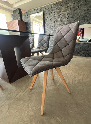 Diseño Sur- Set de 8 sillas grises con patas de madera