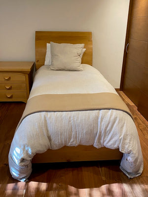 Dupuis- Set de 2 camas individuales + buró de cedro blanco