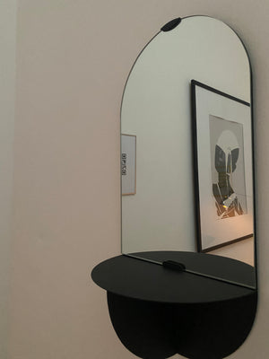 H&M Home- Espejo ovalado con repisa