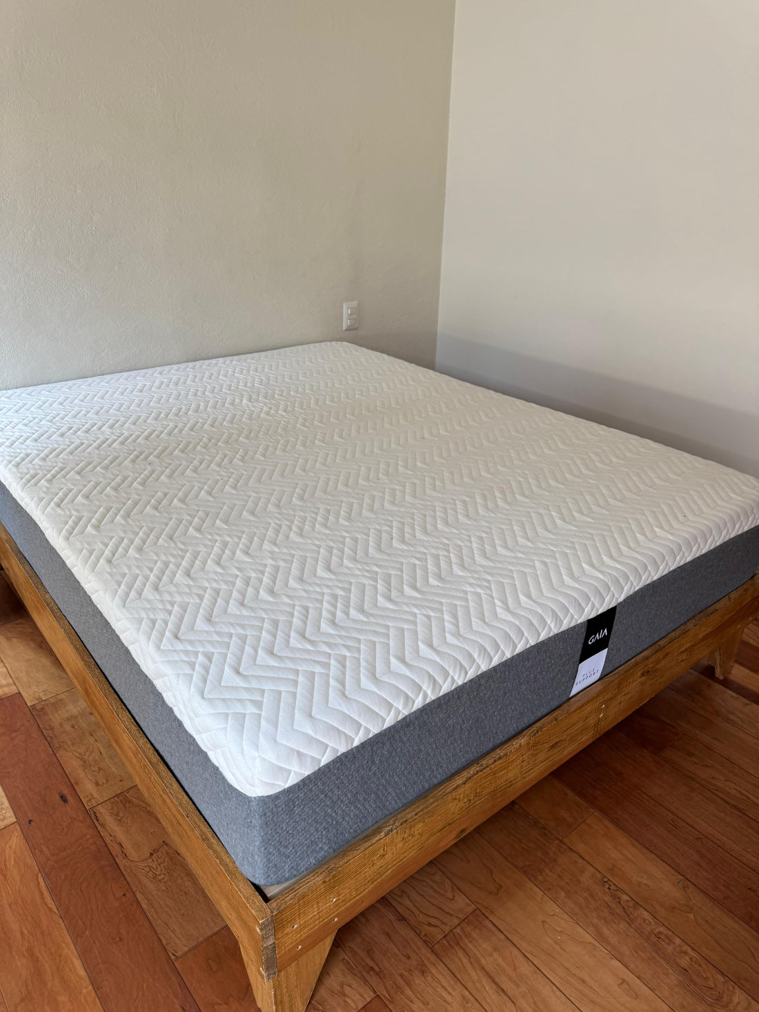 Gaia - Colchón Queen Plus Support + Base Cama