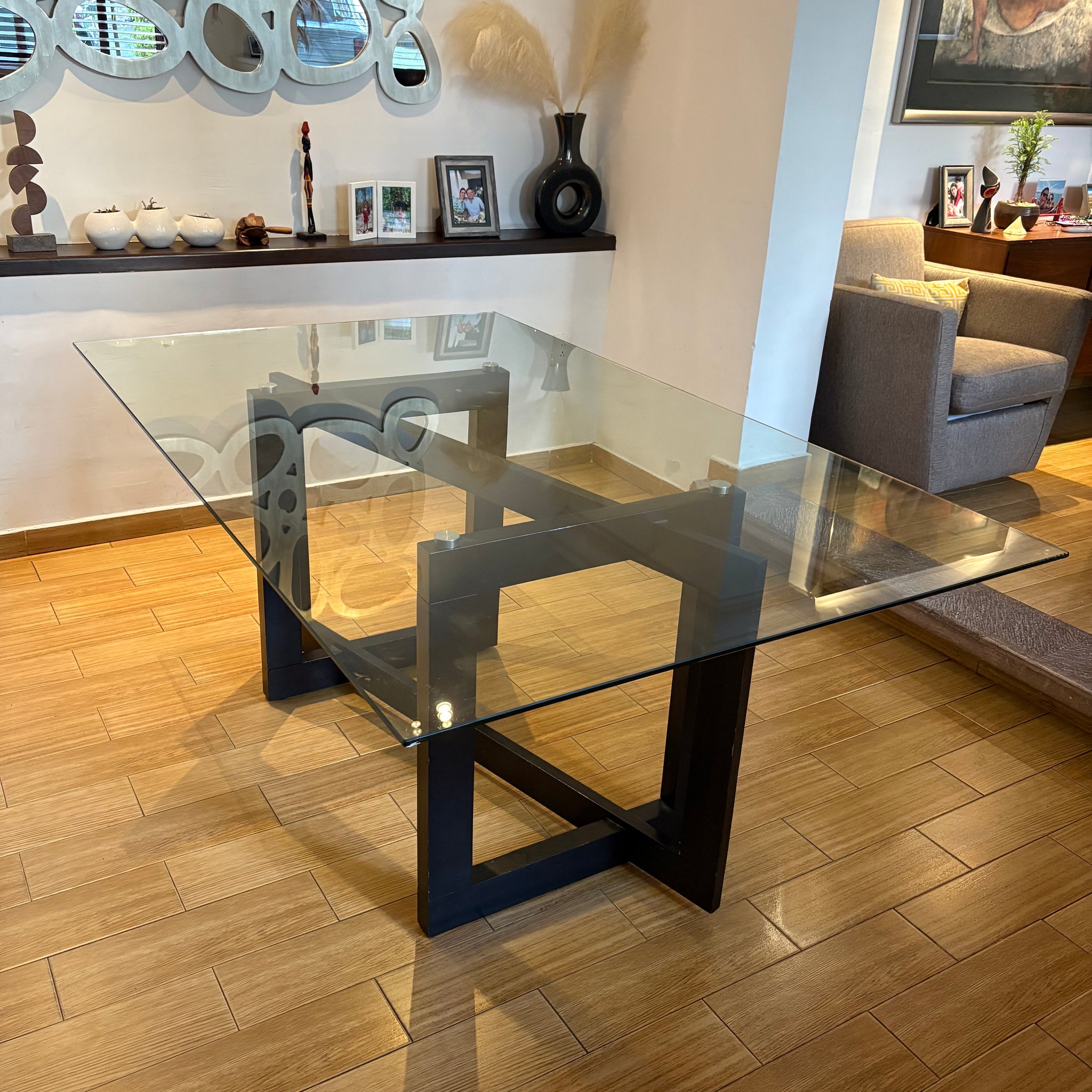 Mesa 6 personas base madera y mesa vidrio