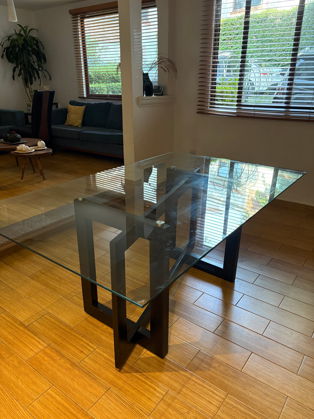 Mesa 6 personas base madera y mesa vidrio