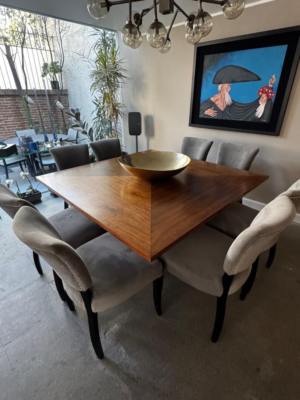 Mesa de nogal cuadrada