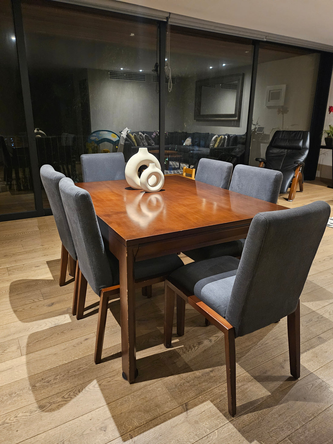 Comedor de madera sólida expandible