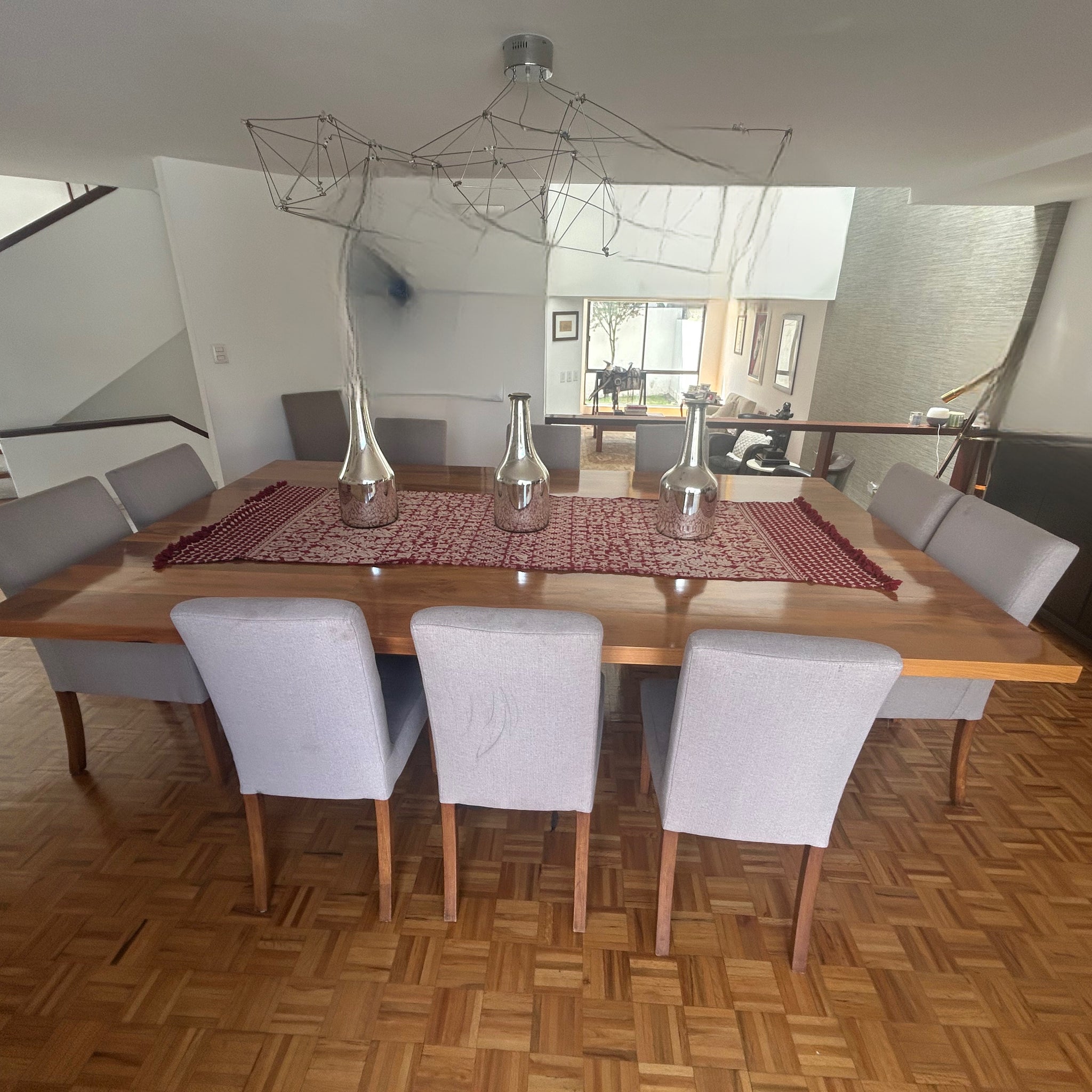 Mesa de comedor de nogal
