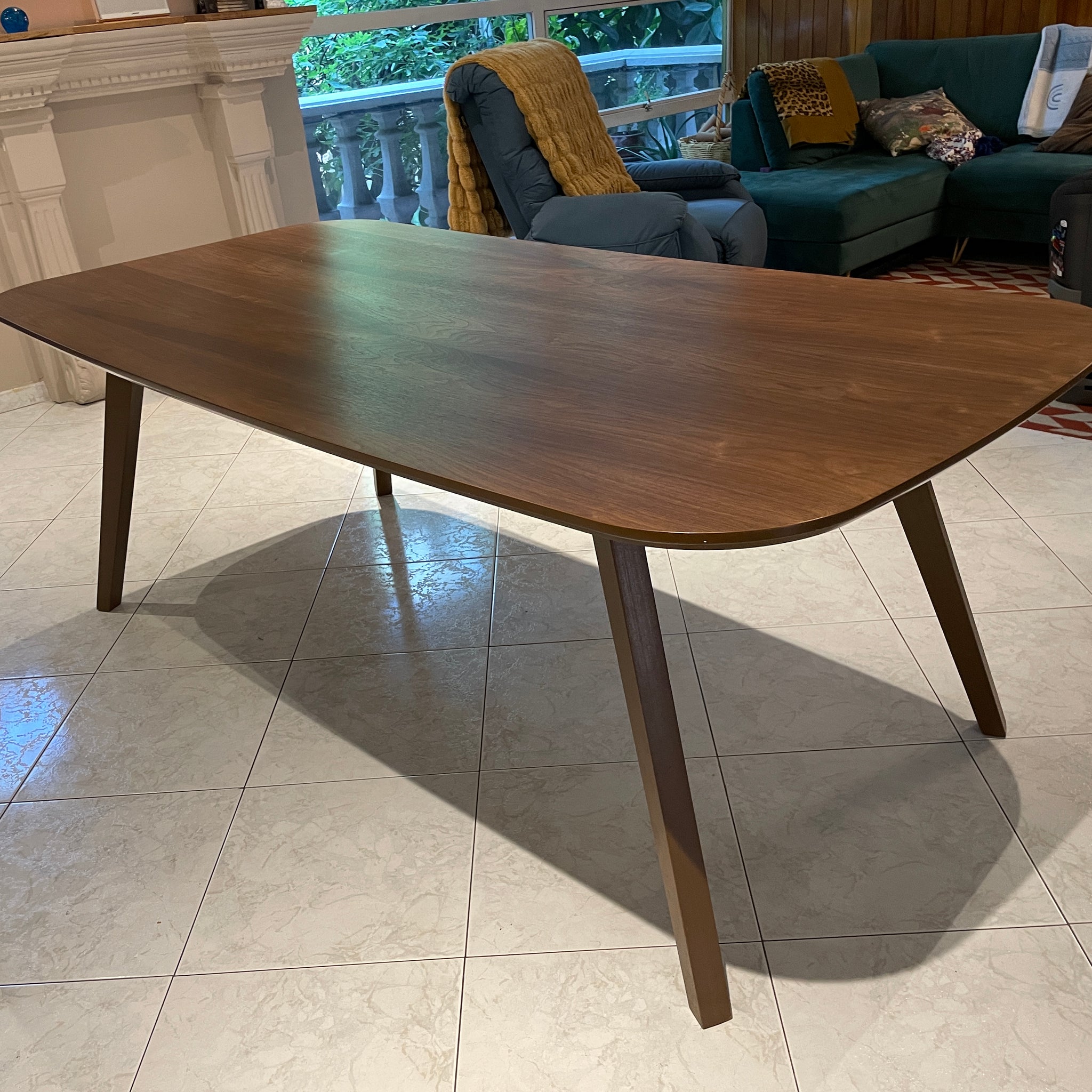 Mesa de comedor nogal
