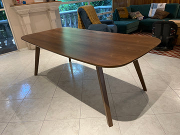 Mesa de comedor nogal