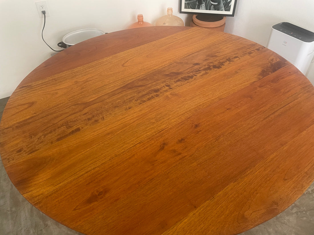 Mesa de madera de cedro