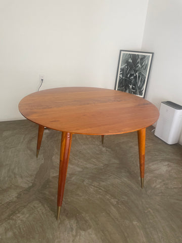 Mesa de madera de cedro