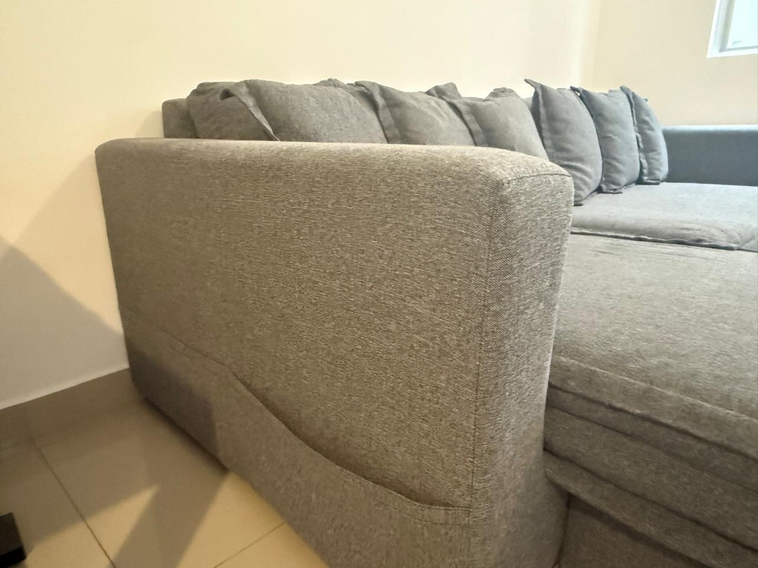 Sala en L, tela con taburete intercambiable