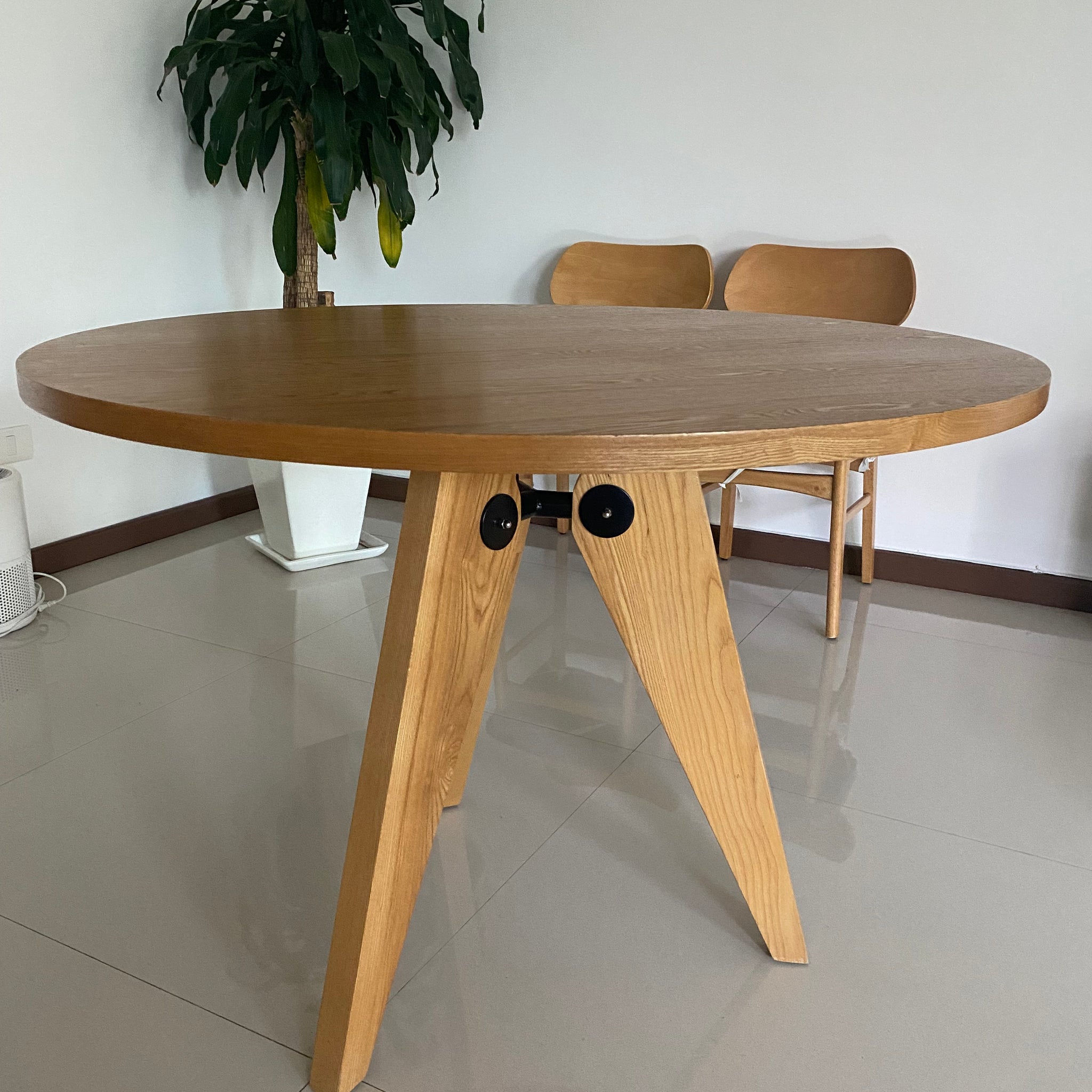 Mesa redonda de madera