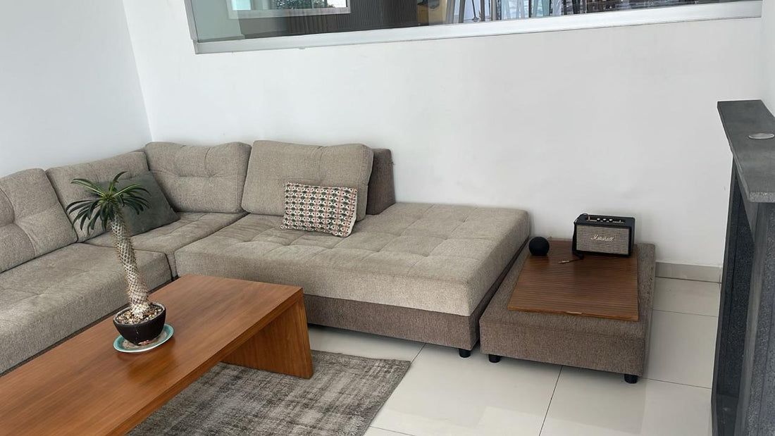 Sala en L color café claro