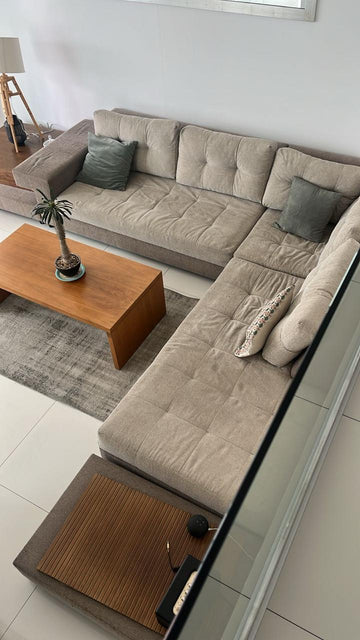 Sala en L color café claro