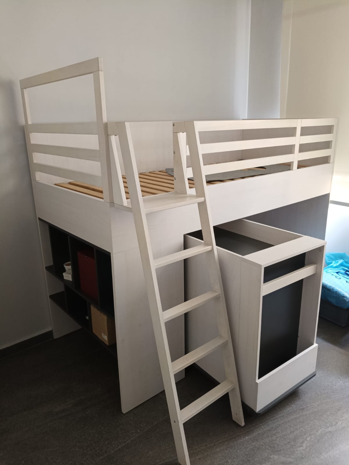 Extraordinaria cama alta