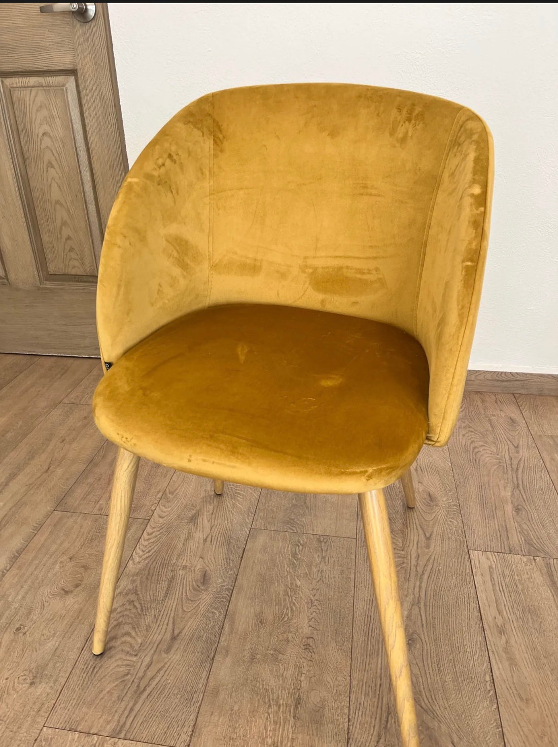 Silla Gaia color oro espectacular