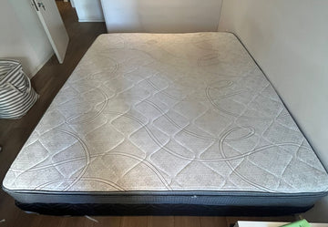 Colchón king size con somier o base