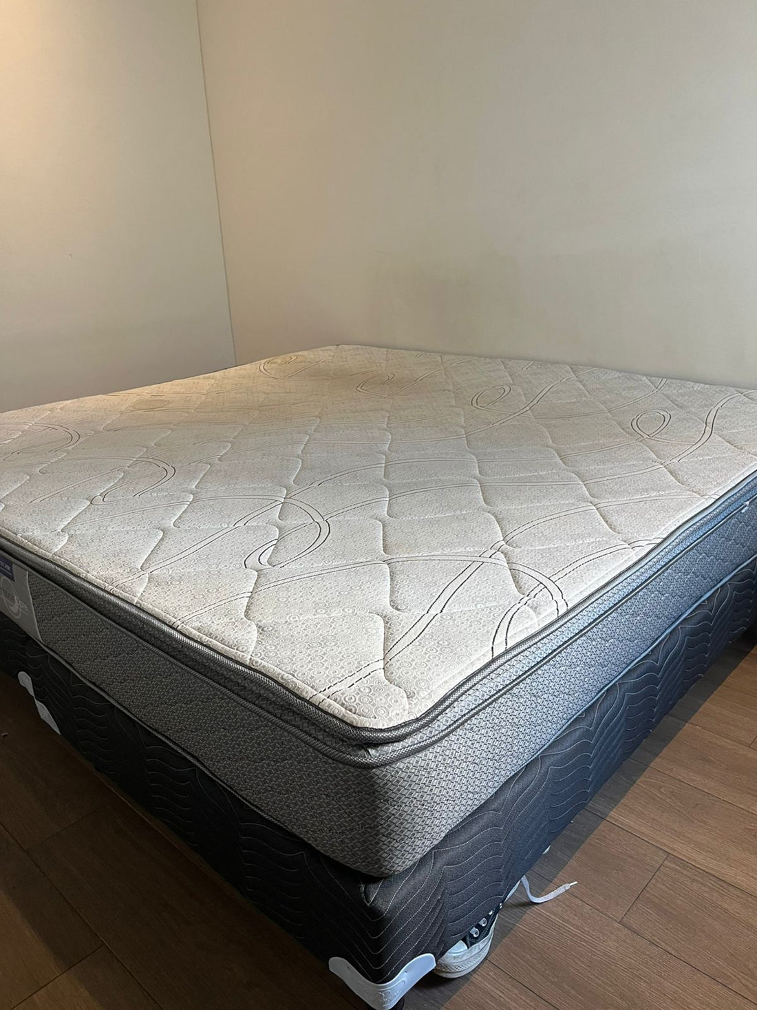 Colchón king size con somier o base