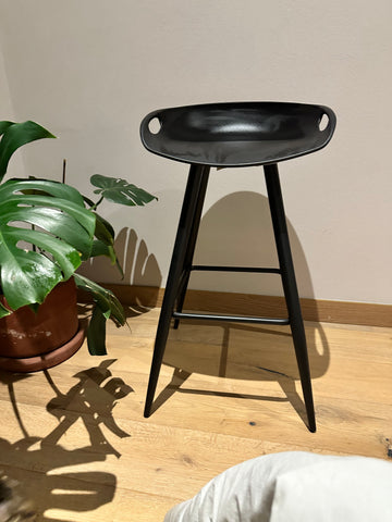 Banco alto negro para bar/barra desayunador