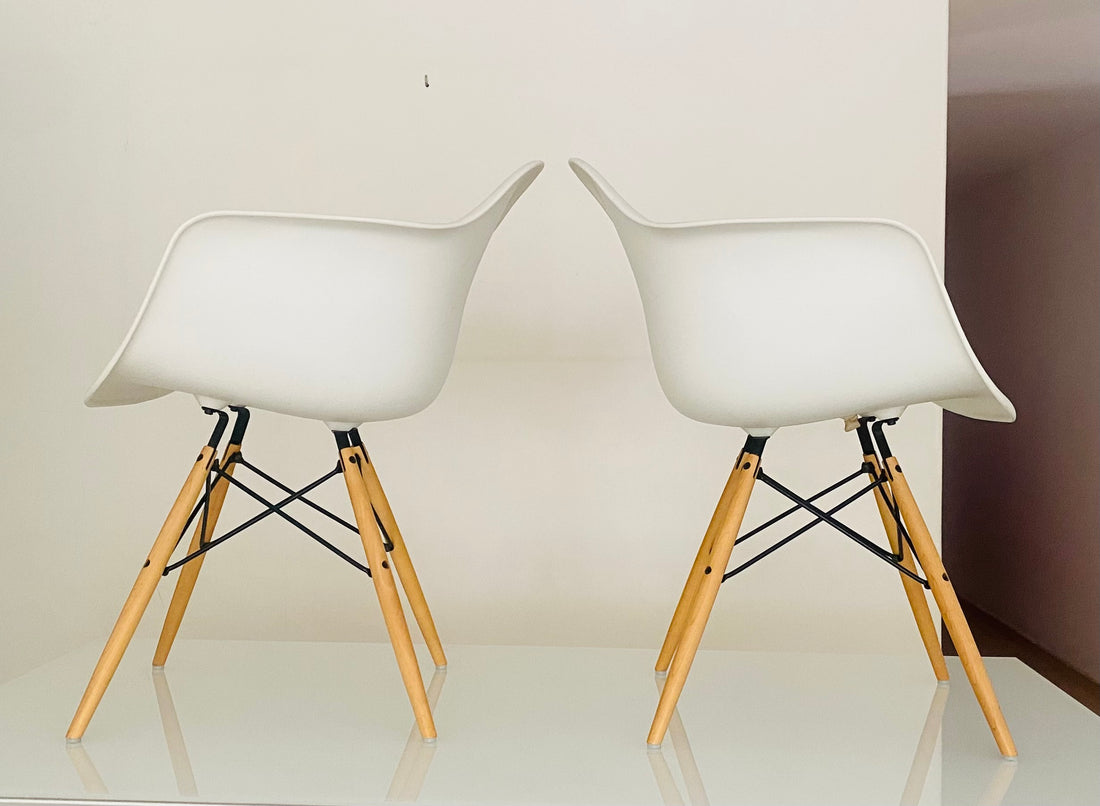 Sillas Eames dowel-leg originales