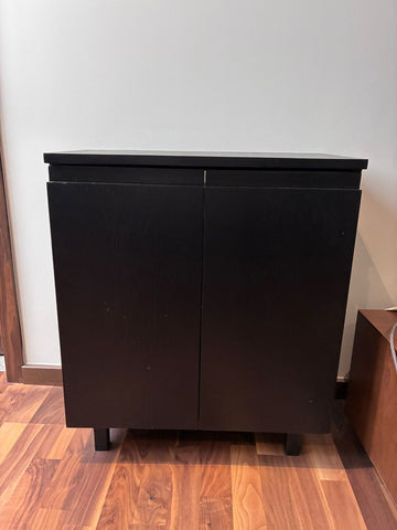 Mueble con repisas para almacenaje madera negro