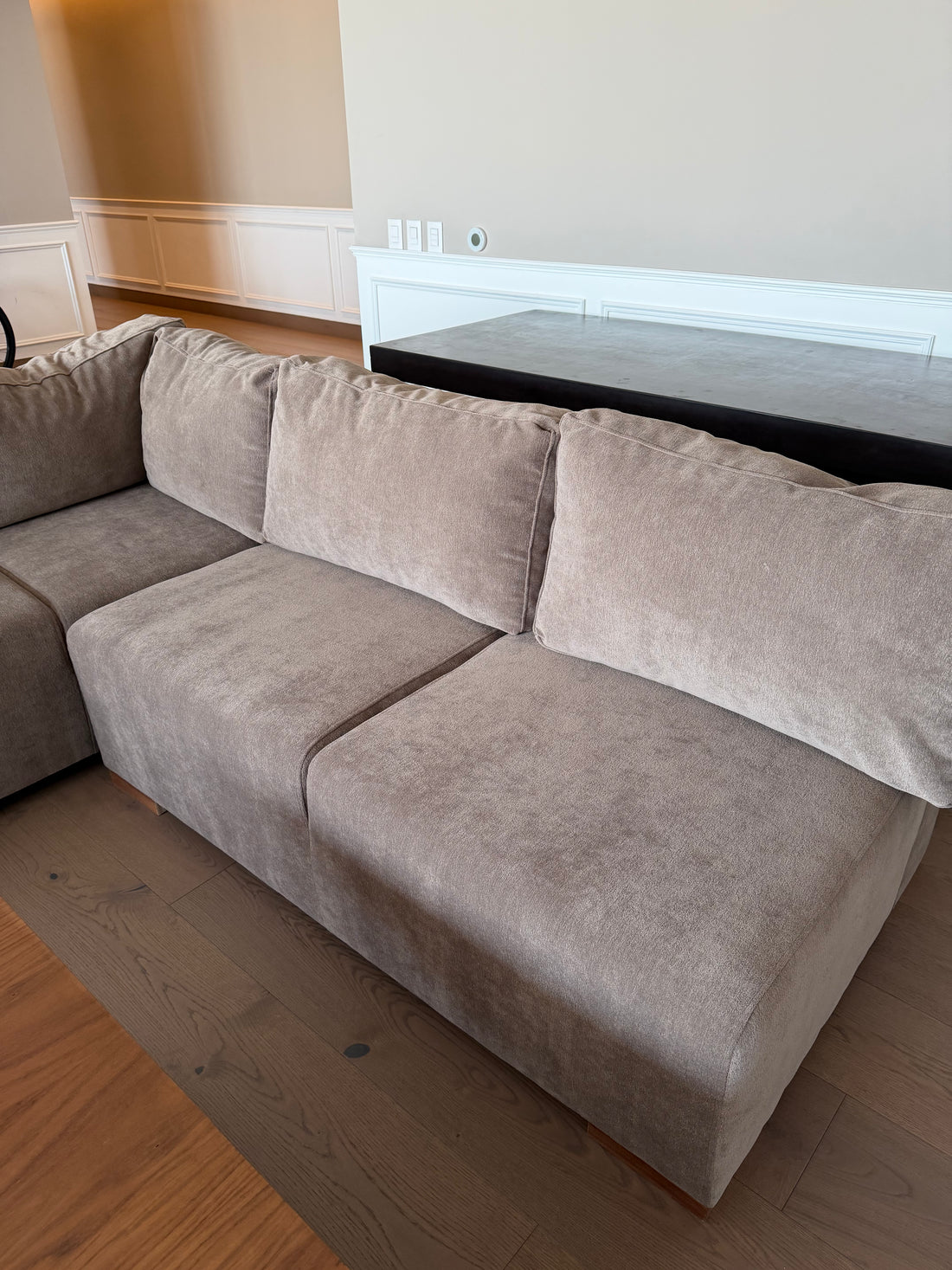 Sofá escuadra beige-gris