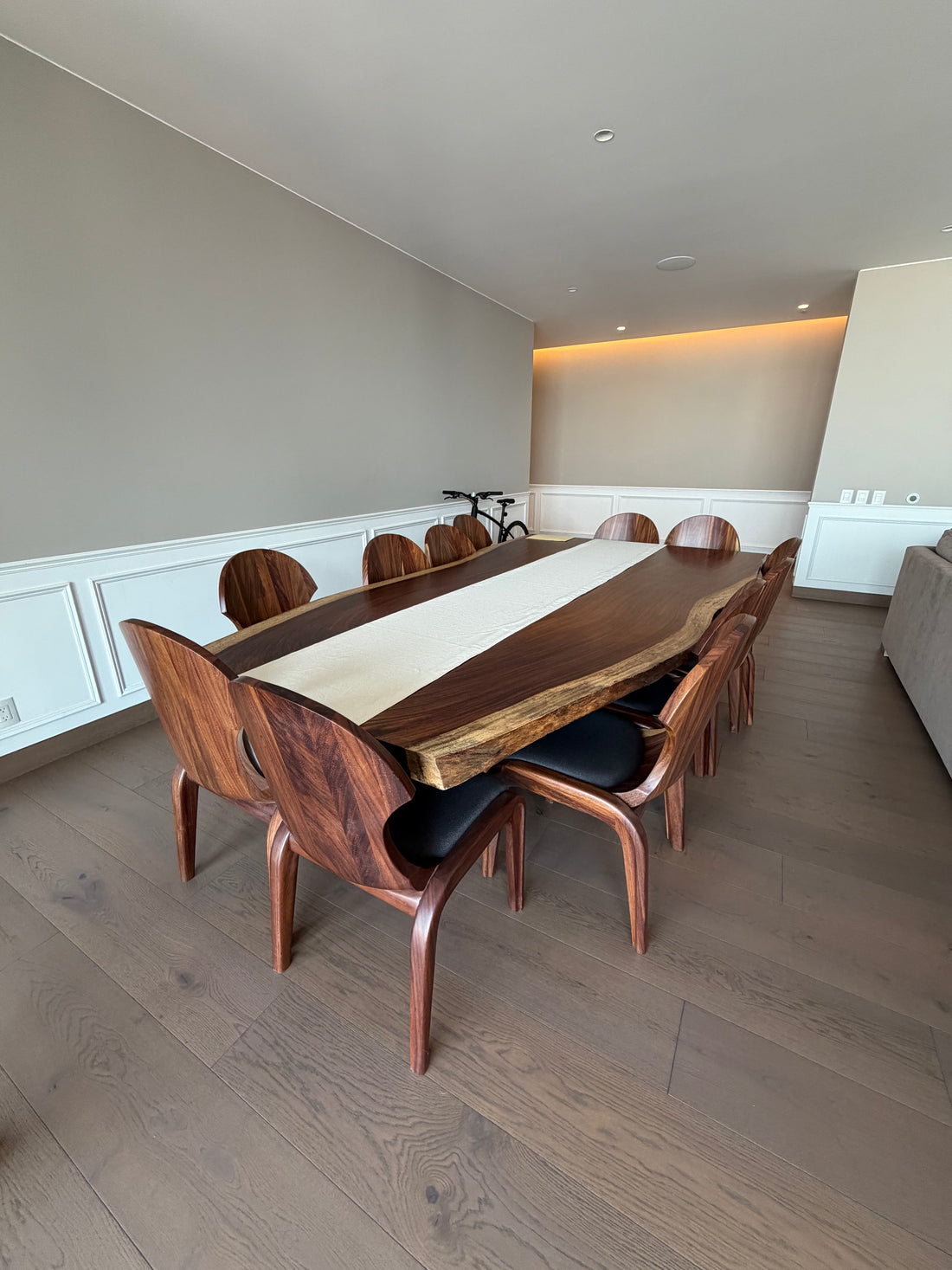 Silla Parota con piel