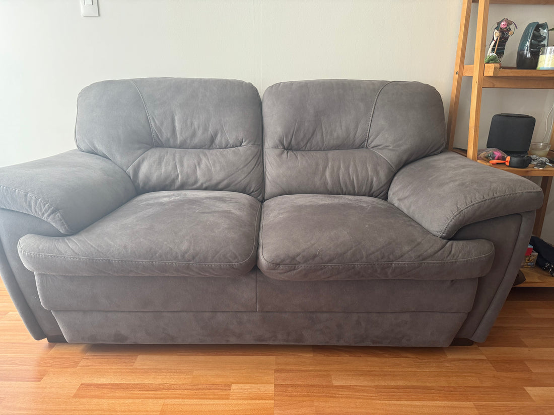 Sillon Love seat contemporaneo gris