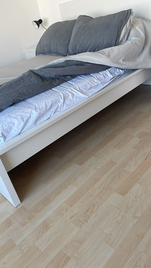 Ikea- Recámara con cama matrimonial y 2 burós Malm