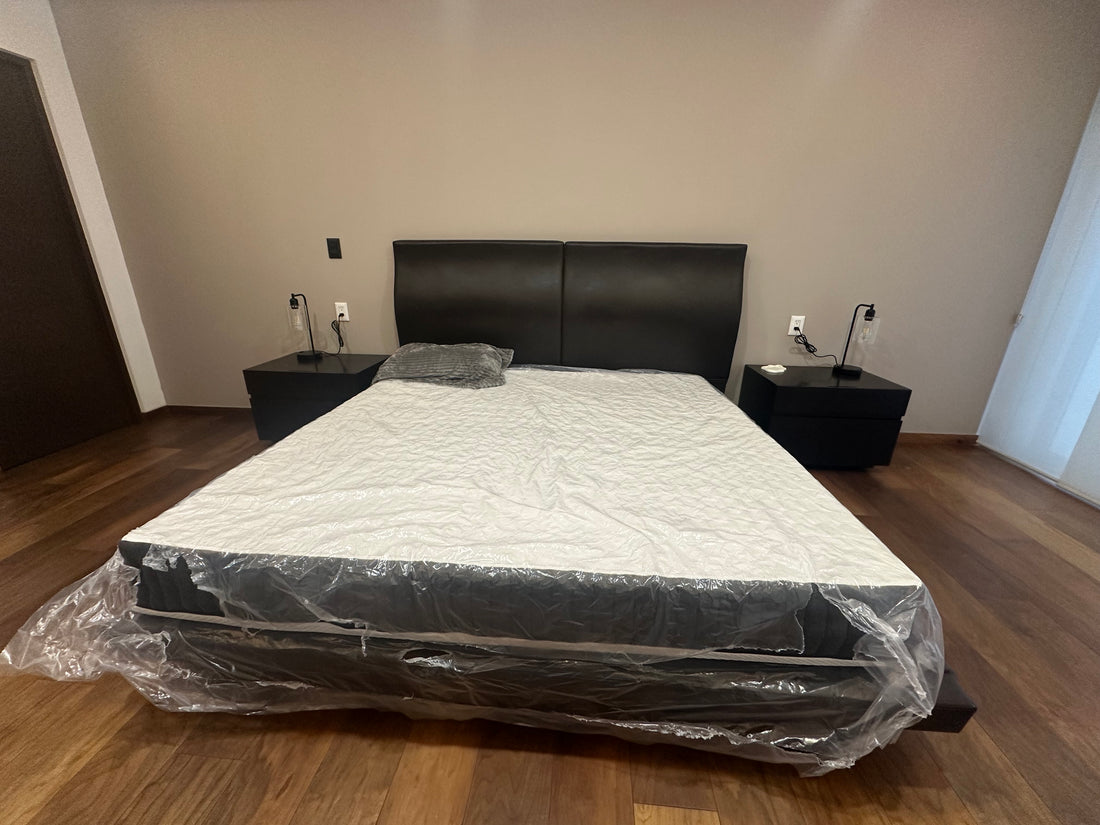 Cama king de piel con colchón