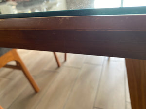 Mesa comedor de madera con cristal