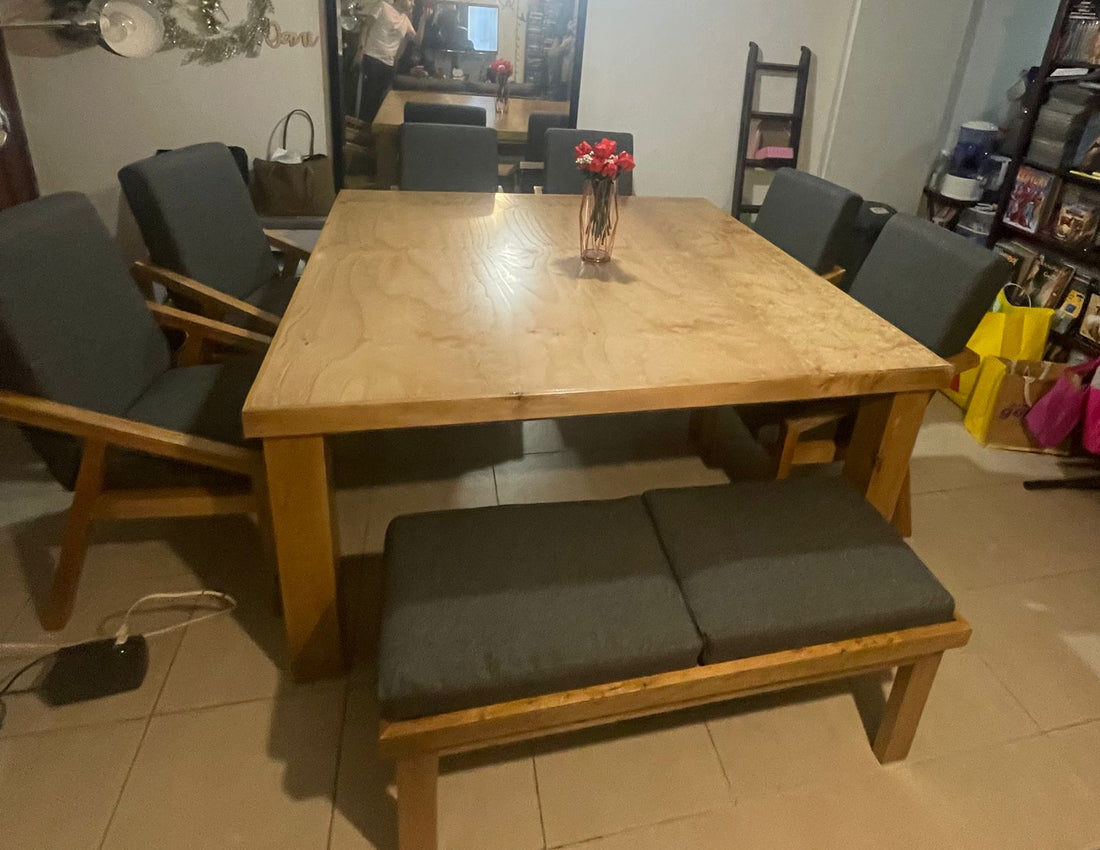 Comedor cuadrado de madera con 1 banca y 6 sillas